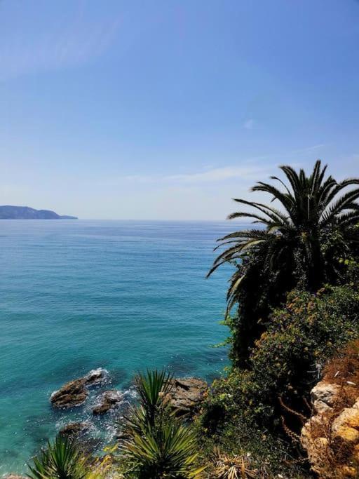Atico Fresco Y Luminoso Con Aparcamiento Privado Apartman Nerja Kültér fotó