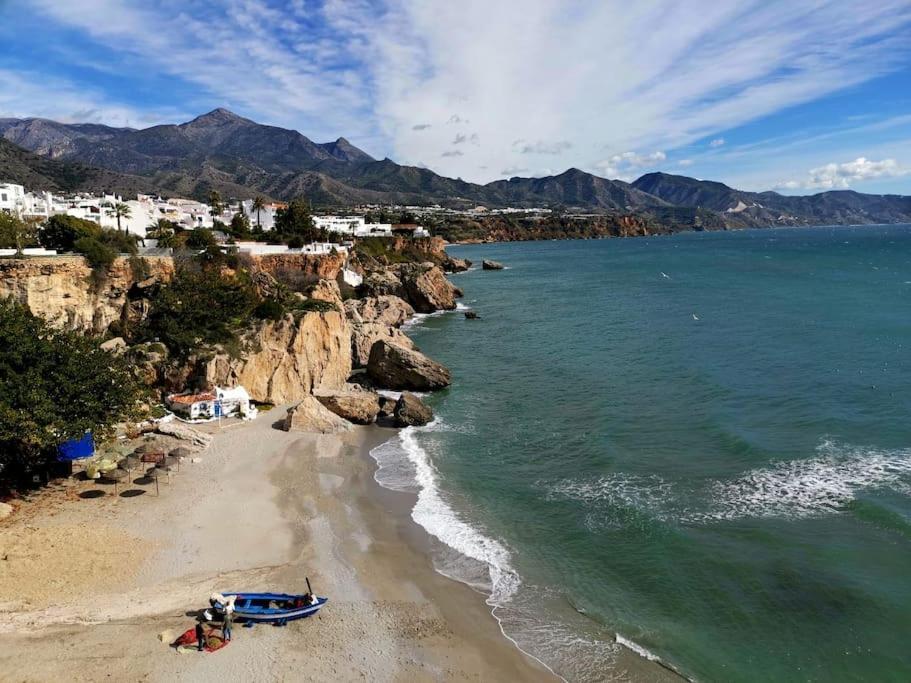 Atico Fresco Y Luminoso Con Aparcamiento Privado Apartman Nerja Kültér fotó