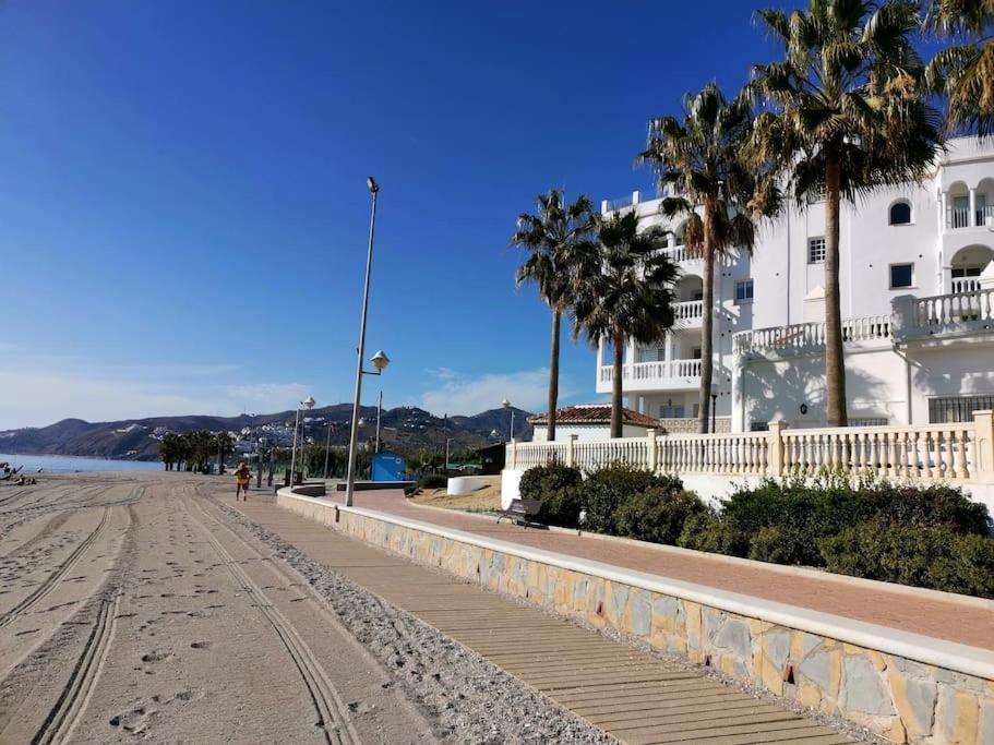 Atico Fresco Y Luminoso Con Aparcamiento Privado Apartman Nerja Kültér fotó